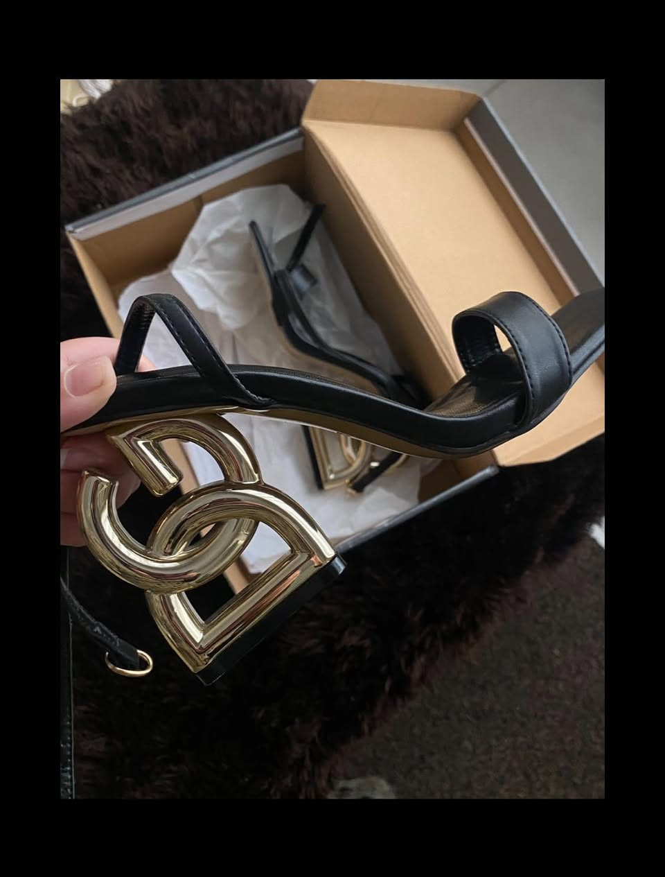 للبيع قياس 37/38 السعر 15


**إذا كنت صاحب هذا الإعلان وتريد حذفه لأي سبب، رجاءا أرسل رسالة إلى الدعم الفني**