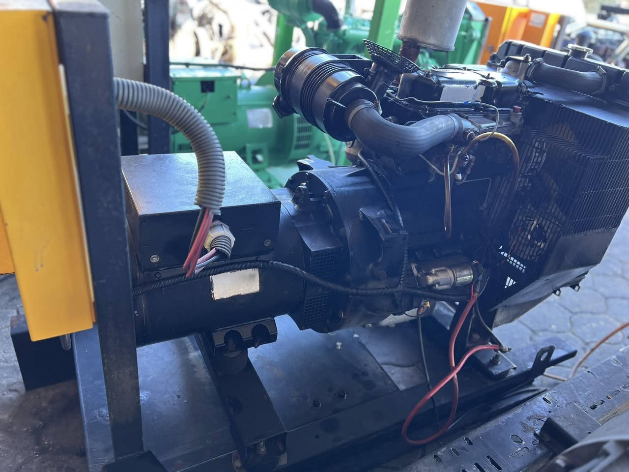 تحيه طيبه
مولد نوع بيركنز إنكليزي الأصلي 🇬🇧
قدره المحرك ٣بستم 91 ملم اقتصادي 
سعه التوليد 30kva التوليد إنكليزي 🇬🇧
مع سستم برودكشن كامل للحمايه إطفاء وتشغيل ذاتي فول اوتو المولد شرط الحمل ✅
للاستفسار ☎️***********
***********
