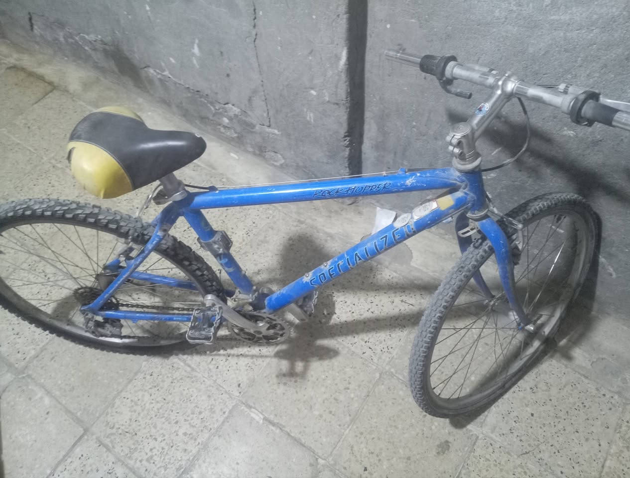 بايسكل حجم كبير شغال وكامل السعر ب٢٥
كاروك نضيف جاهز ب٣٥
كربلاء حي العسكري العابد صيدلية الرونق ***********
