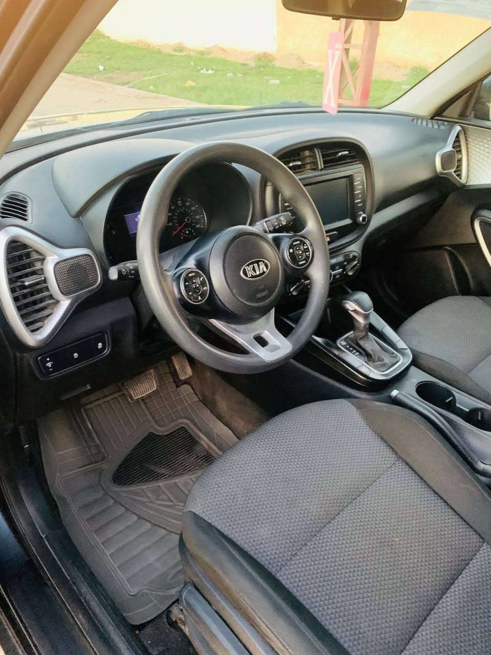 السلام عليكم اخوان للبيع  كيا صول أمريكي 🇺🇸 2021
حادث بنيد فقط قطعه وحده بدون دواخل السياره ماشيه 50 
رقم انكليزي بابل السياره كلش نظيفة وما بيها اي نقص 
عنوان: بابل 
السعر :143
***********
