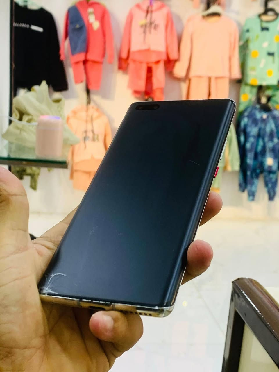 للبيع هواوي ميت 40 برو نظيف كلش لا واكع ولا مشخط  مفطور لمس فطر ناعم
ذاكرة 256 وذاكرة عشوائية 8
بطاريه بقدرة شحن 66w  يدعم الشحن السريع
مقاوم للماء والاتربة 
 كامرتة 50 ميكابسكيل
بتصوير فديو 4k
يدعم 5G
المعالج 9000 kirin 
دبل سيم كارت جهاز فلاكشب 
 
للمراوس
***********
