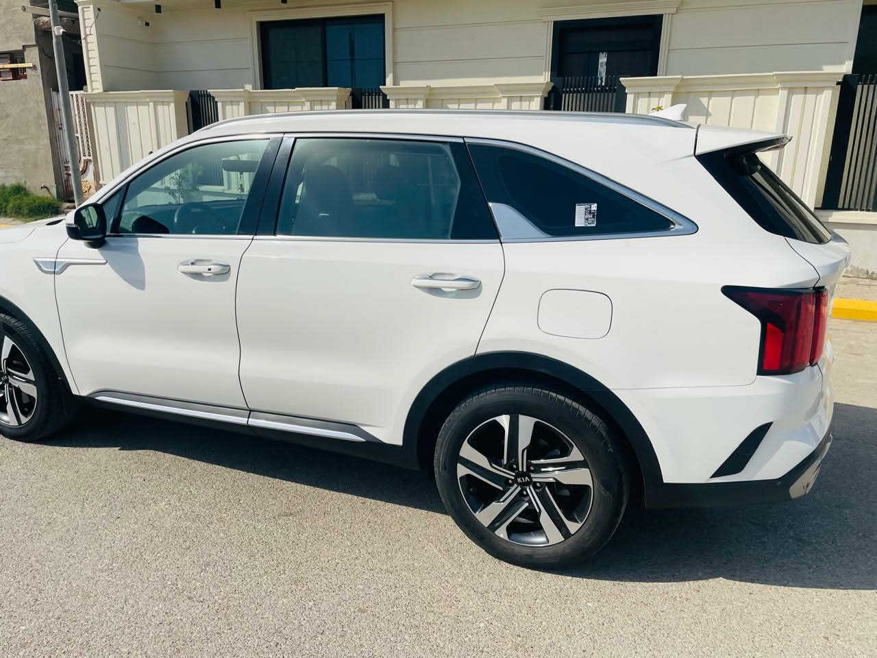 كيا سورنتو 2021 خليجية
سيارة مكفولة من الصبغ سيارة جديدة جدا استعمال شخصي على ايد الي مستوردها ، هزة وسنوية جديدة ،السيارة باسمي ، ورقمها بغداد 
 فول مواصفات عدا البانوراما 
محرك 6سلندر 
كشنات جلد شركة كهربائيات شاشة كبيرة 
جنطة كهربائية وتشغيل عن بعد 
ماشية قليل حاليا ٦٣ 
الف فقط حقيقي 
شحن لاسلكي 
والعديد من المواصفات الاخرى 
بيها بارد مقدار شبر اسفل باب الخلفي .
مكان السيارة واسط الكوت مركز المدينة 
للاستفسار اكثر الاتصال على الرقم
***********
