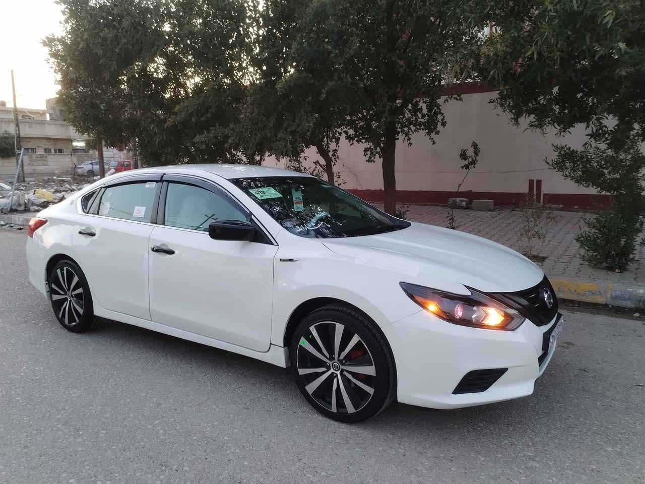 السلام عليكم—
نيسان التيما موديل 2017
لون ابيض بيها قطعتين تبديل ابلادي  او قطعه نص صبخ بدون دواغل بدون ايرباك     
سنويه 2028
موصفات SR
مثبت سرعه 
مانع تزلق 
كامره كبيره
حاسات تاير 
5بصمات   
كشن كهربائي تحكم استيرن دواخل ويل كب كروم بلادي تخم تاير صدر امامي خلفي بشرط
وبعد معروفه موصفات 
سياره كير ومحرك مكفولة  
كهربائياتها كلها على وضع الشركه ما ملعوب بيهن تبريد ثلج 
تدفئه

رقم سليمانيه 

تحويل ثاني يوم  للبيع او امروس سيار جديد كشن كهربي  سيار فول مواصفات بس مو اسليت 

هـ ☎️ ***********
