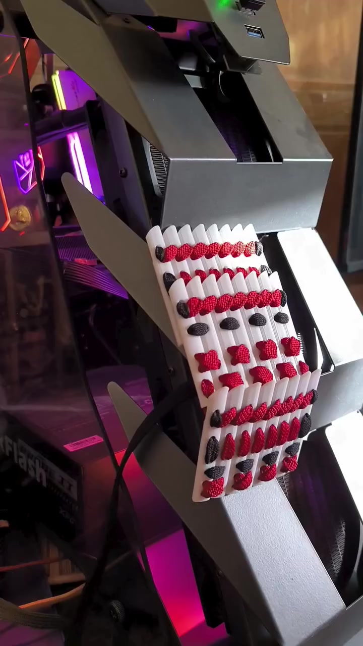 السلام عليكم ورحمة الله رمضان مبارك عالجميع 🌼
اخوان عندي هذا البي سي الخارق أريد ابيعه مع شاشة فقط بدون اي اضافات 
البي سي كنت اسويله درع ساموراي بس ظروف وما كملته والآن ابيعه بسبب الحاجة ، البي سي غالبا بعده بالضمان لأن جديد مواصفات :
CPU: RYZEN 5 7600X
Cooler: ThermalRight Aqua Elite 360 V3 ARGB
MOBO: MSI B650M BOMBER WIFI
RAM: G.SKILL RipJaws 2x16GB 6000 mhz RGB(32GB Total)
SSD: ADDLINK 1TB GEN 3.0 Nvme
GPU: ASUS DUAL RTX 5060 Ti 16GB
PSU: XPG PROB II 750W Bronze
CASE: DarkFlash Knight K2 ATX Mid Tower
شاشة msi 2k 180hz حديثة 
سعر ١٥ ورقة 1500$ 
اخوان البي سي مثل ابني حقيقة بس الحمد لله يعوض رب العالمين 🫡
شكرا للجميع


**إذا كنت صاحب هذا الإعلان وتريد حذفه لأي سبب، رجاءا أرسل رسالة إلى الدعم الفني**