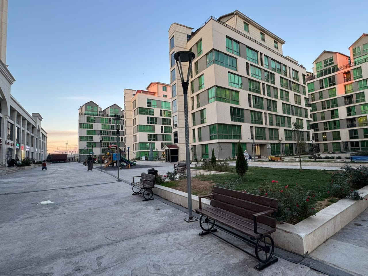 غرفتین و صالة مؤثثة للایجار 
مساحة 116 متر 
طابق 16 ، واجهة خارجیة 
اثاث نظیف
مجمع سكنی لایف تاورز 
السعر / $600 , مقدمة ثلاث اشهر

***********
#عقارات #اربيل #عقارات #موصل #عقارات #انبار #عقارات #البصرة #عقارات #كركوك #عقارات #ديالي #عقارات #فلوجة #عقارات #تكريت #عقارات #سامرا #هفالان #فرمانبران #لاوان_ستي #كلوبال_ستي #حي_قربو #اشتي_فيلج
