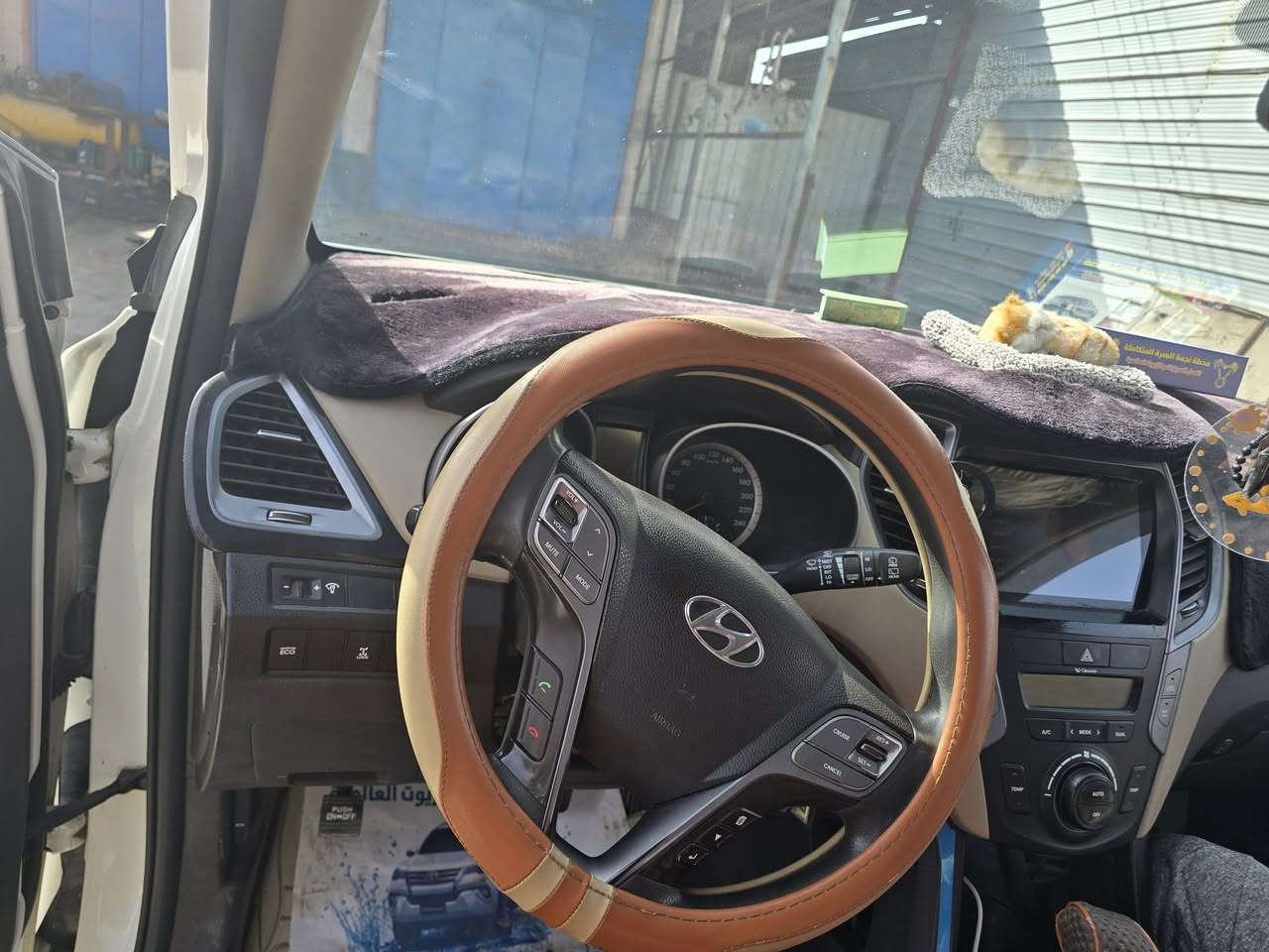 سنتافي ٢٠١٤. 
٦ سلندر.   ٧ راكب 
مكفوله.  من الصبغ  ..بيه شويه تكحيل خفيف 
سنويه تنتهي نهايه ٢٠٢٧ 
كشنات كهرباي
تبريد فول. مال جناي سياره 
سعره ١٨٠ وبيه مجال بسيط للشراي
***********
