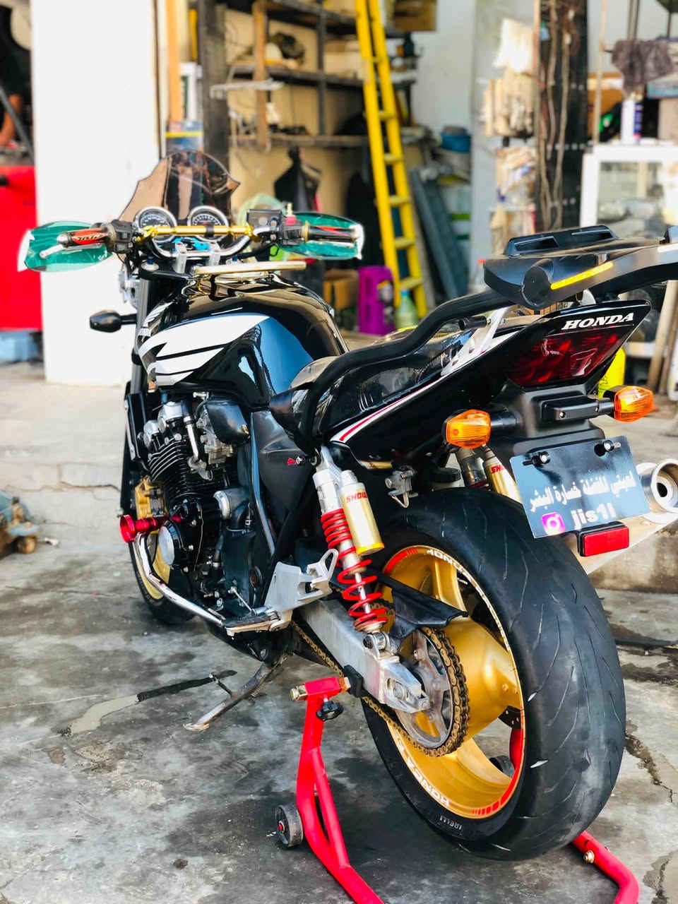 سلام عليكم
CB400
سكيورتي جيل ثالث  كفاله عامه بعدهه لوك ربع متصرف عليهه صور تحجي 
مكان الانبار رمادي جيب وياك فيتر وتعال افحص 
سعر 23 وبيها مجال بسيط بدون اوراق 
***********
