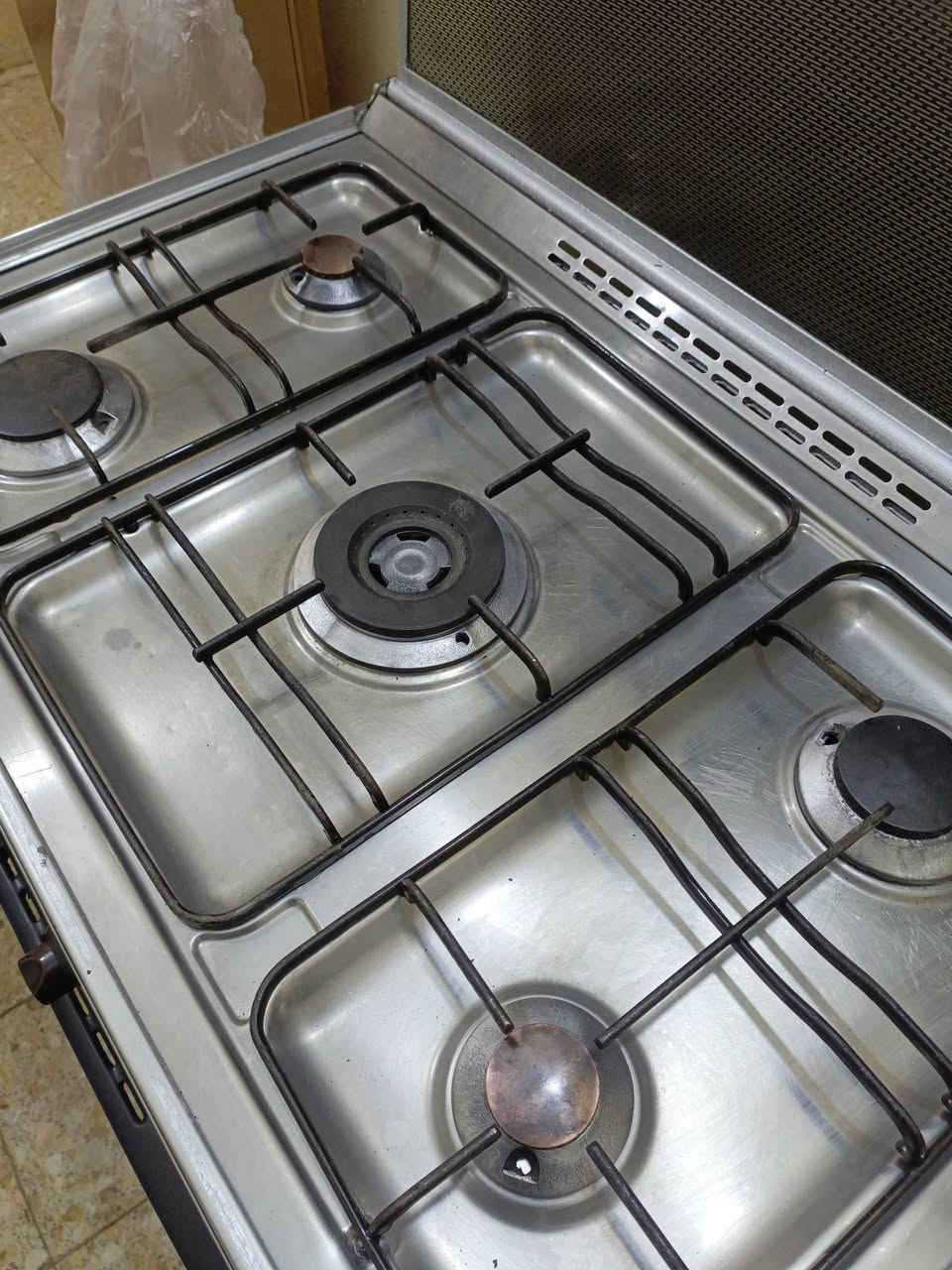 السلام عليكم طباخ كريازي مصري باب اول 5 مشاعل اخو الجديد نضيف كلش وشغال العيون والفرن حتى ما مستخدم بعده جديد اني مكلف بلنشر الاتصال بلرقم واتساب موجود 
***********
