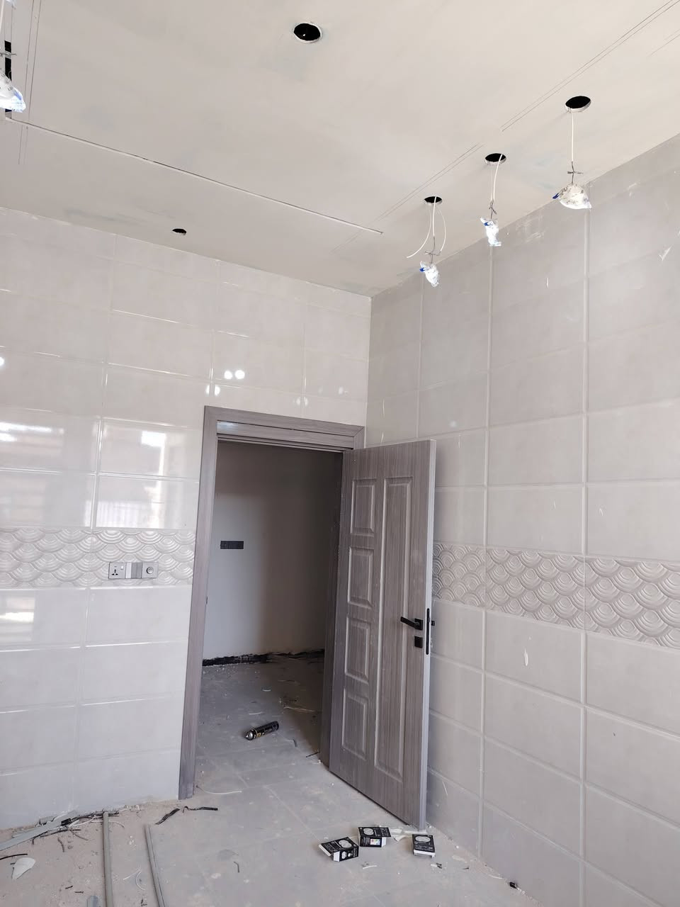 🏘️  دار للبيع 

♦️  المكان تكريت القادسية / قطعة ٥٠٠

▪️مساحة الدار  100متر. الواجها 7 الا ربع  والنزال. 15. عرض الشارع ١٥ متر صاد عل بغداد 

▪️ الدار سحب مغربي الصحيات نظام دفن  المغاسل تعليك   الابواب الداخلية تركي درجة اولى

♦️  يحتوي الدار على  3 غرف نوم. + 3 مجاميع صحية 

واستقبال كبير + المطبخ  + صالة وسطية + منور

▪️السعر عل خاص  او الاتصال ***********
