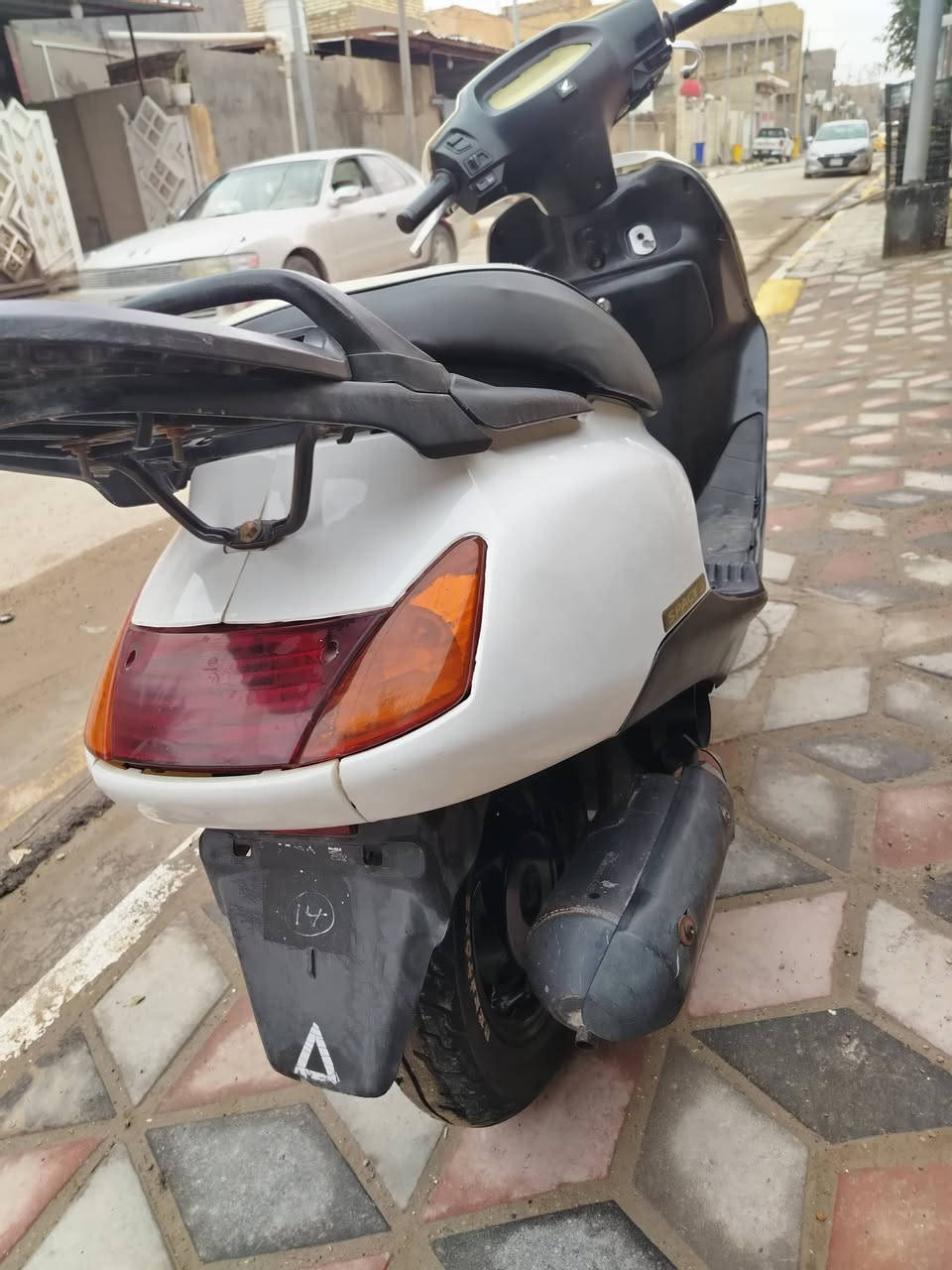 السلام عليكم دراجه سبيسي ياباني محركها خير من الله من مشي و نعومه شغاله سلف هندر لايت اشاير جاهزه رايدها اب ٦٠٠ و بيها مجال حك جيه مكاني كوت حي الجهاد وهذا رقمي ***********
