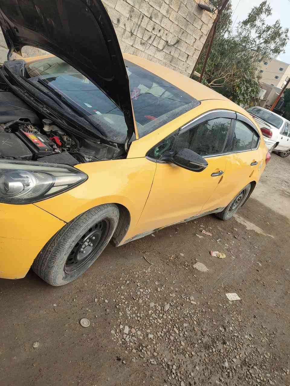 السلام عليكم كيا فورتي 2014 بغداد نكليزي مكينة كير صدر امامي خلفي جديد دوشمه جديده  مكفوله من الضربة والتبديل حادثة جاملغ سرقة سياره جديده مكلف بل النشر رقم التلفون ***********
