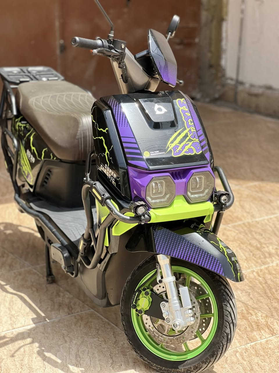 للبيع 🔥 
دراجة كهربائية بالكامل ⚡️
نوع BGB المرغوب المدرع 👾
بطاريات ليثيوم 6 بطاريات 🔋
الدراجة استخدام يومي ومناسبه 🫴🏻
المواصفات :~
سرعة توصل لل80km حقيقي 🐎
محاطة بدرع من الالمنيوم 🛡️ 
نظام الـR الرجوع للخلف 🔙
3 سرعات 🚄
لايت عالي ناصي LED 💡
كشافات إضافية عدد 2 🔦
حساس التوقف 🛑
اشارات يمين ويسار LED 🚨
إضاءة النهار (سكن) LED 🏙️
بريك خلفي دسك 🚗
بريك امامي دبل (يمين ويسار ) دسك ⚡️
تشغيل بصمة عن بعد 🫆
تشغيل كارت NFC 💳
تشغيل بالمفتاح 🔑
قفل ستيرن 🔒
مساحة تخزين عملاقة 🫙

السعر المطلوب : 850 ألف دينار عراقي (قابل للتفاوض) 

للأستفسار : 
*********** (واتساب واتصال) 
***********(واتساب فقط)
