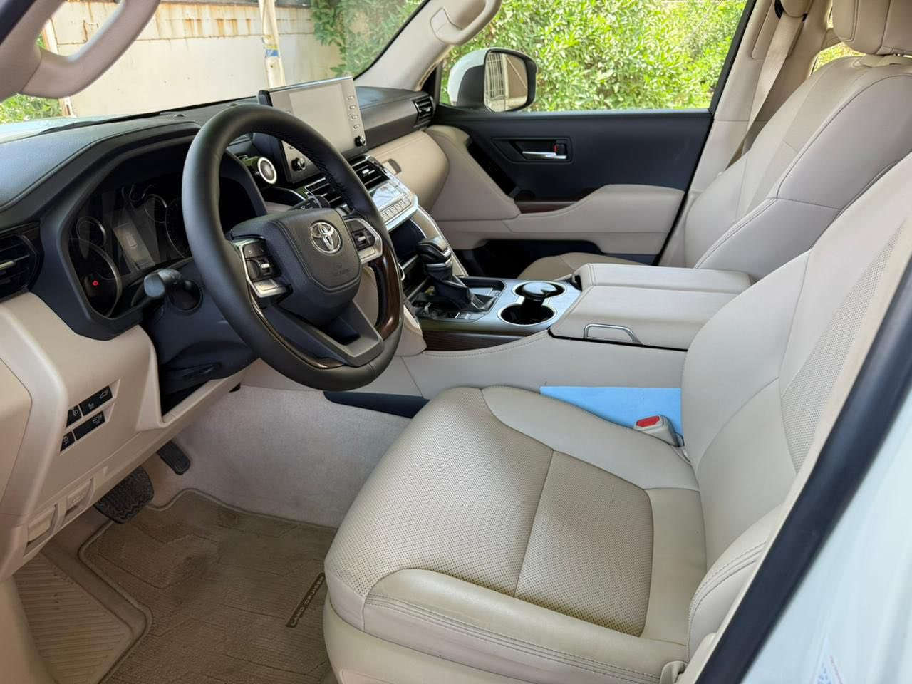 لاندكروز  لمتد2024
ضمان شركة ساز SAS
لد امامي 
4 كامرات
نقطة عمياء
3 شاشات ام التطبيق
فتحه 
جلد
كراسي كهرباء
باب خلفي كهرباء
تبريد كشن
تحكمات ستيرن 
صاج
حساسات امام خلفي 
مري شفط
ثلاجه
تبريد 3 قطع
بيها شبر بارد بالجاملغ
مكان السياره بغداد اليرموك
السعر 70500$  
***********
