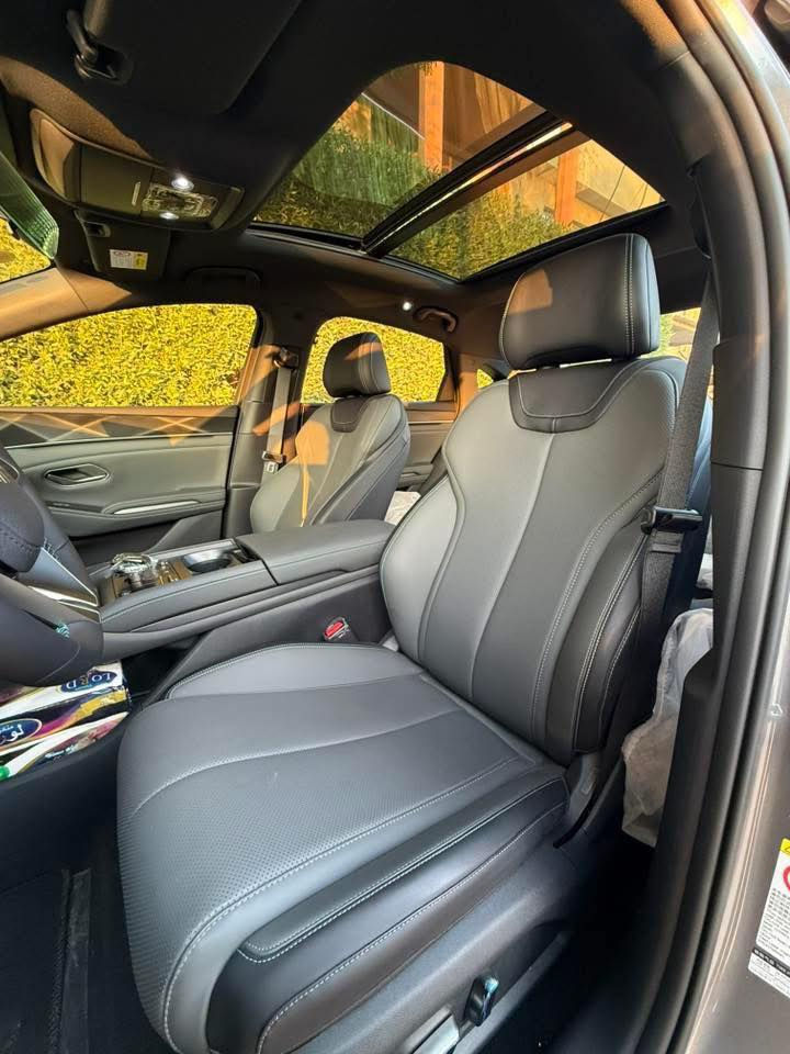 ❤️❤️السلام عليكم❤️❤️
للبيع فقط بدون مراوس 
كل ملحقاتها وياها شاحنة وكارت وبم والفوم والارضيات 

جاهزة  شرط التحويل

BYD Qin L ]

— فول مواصفات 

❗️بانوراما 

❗️4 كاميرات 

❗️كرسي كهرباء 

❗️مقاعد جلد 

❗️شاشة وسطية كبيره 

❗️تكييف اوتوماتيك 

❗️مثبت سرعة 

❗️تحكم بالمقود متعدد الوظائف 

❗️دخول ذكي وتشغيل بالبصمه 

❗️حساسات خلفية

❗️اضاءة LED أمامية وخلفية

السيارة مكفولة كفالة عامة زيرو 

السعر المطلوب 24,250,000  مليون كاملة مع الارقام تحويل ثاني يوم 
سيارة زيرو ماشية 800 وقابل للزيادة

وبيها مجال شي بسيط حك الجية 

مكانها بغداد الكرخ 

للاستفسار اكثر 

***********
