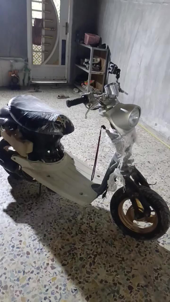 سلام عليكم دراجه شغالهو بدله بوشه وبستم  بس دراجه شغاله بس عوزه ترتيبات والسعر 120
وبيهة مجال والشراي يراسني عله هاذه الرقم *********** المكان العماره حي الجامعه
