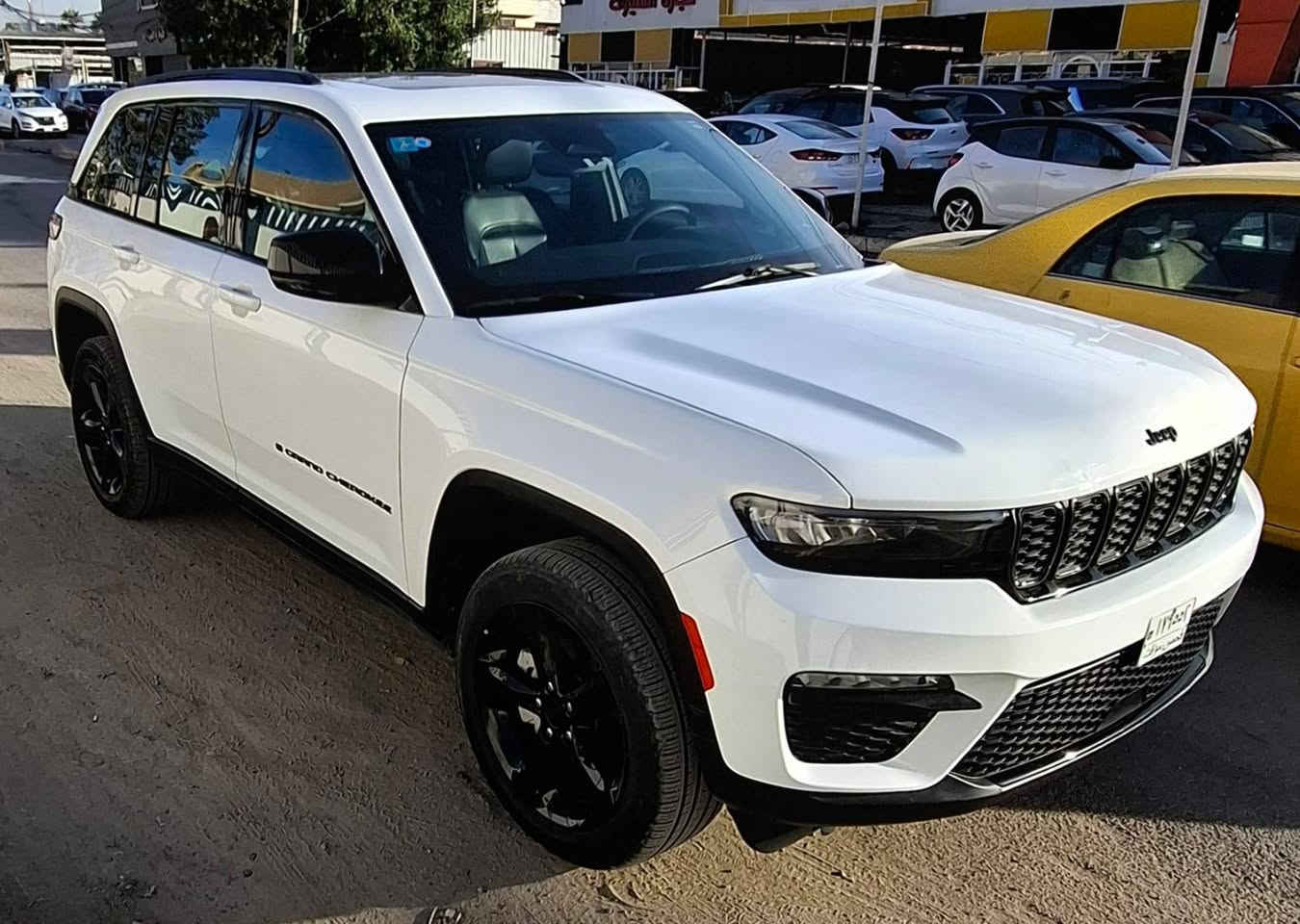 السلام عليكم جيب للبيع موديل 24 ذوي الشهداء مرقمه كامله بغداد سياره بدون***********
