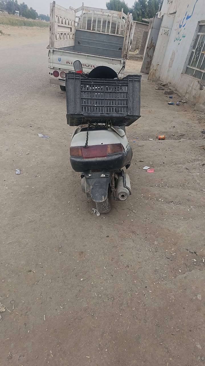 دراجه ماجسته ياباني موديل 2010 لسعر 350 وبيه مجال ***********
