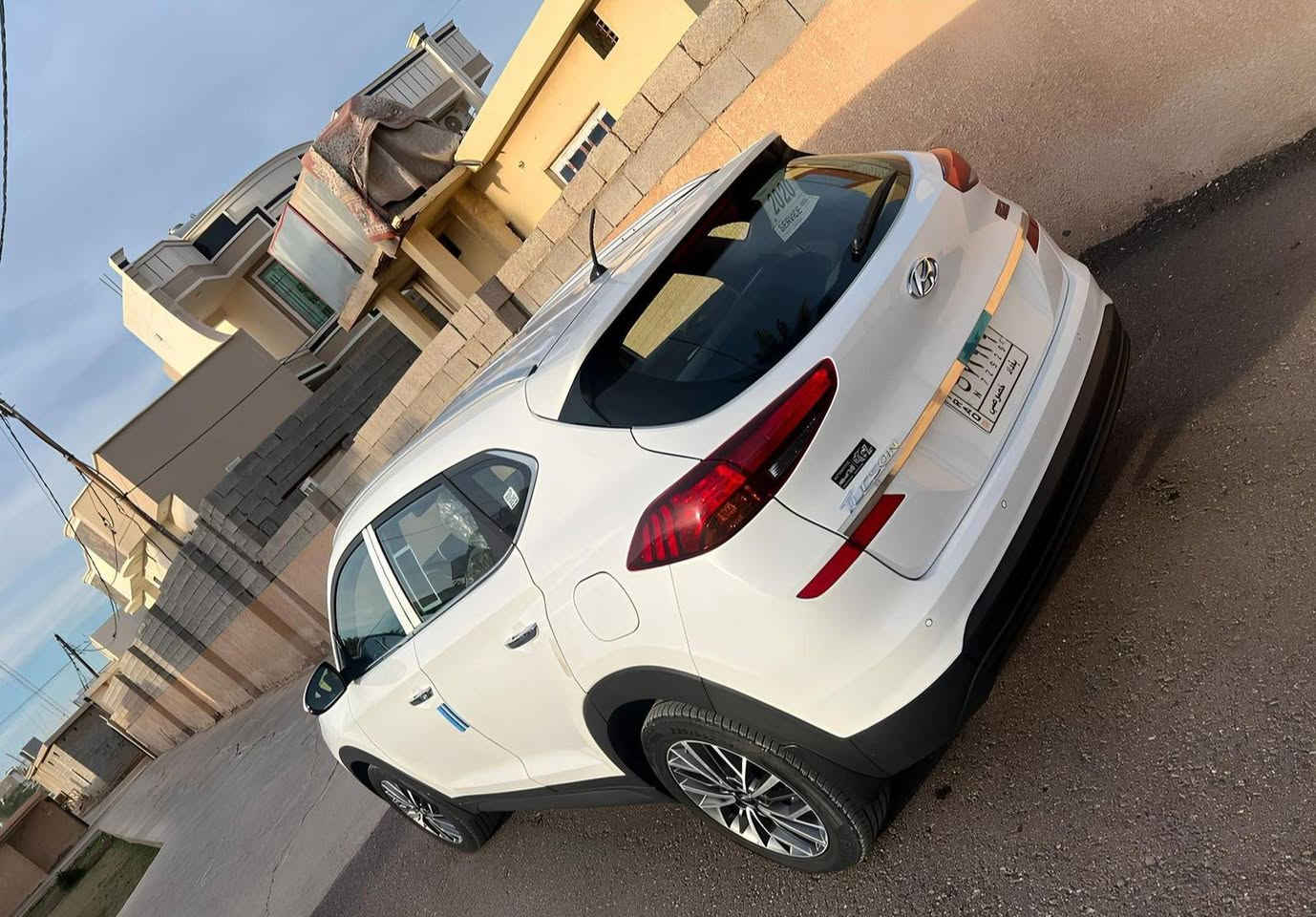 توسان 2020 

ماشيه 82 رقم بغداد 

اللون مميز بالتوسان ( ابيض صدفي )

السيارة فول عدا الفتحه  

لايت 5 عدسات 

سايد بريك بل رجل 

بصمه تشغيل 

بصمه بالابواب الاماميه..

نظام ترحيب بالسياره عن قرب..

ويل كب الكبير 

محرك 2000

تبريد قطعتين...

شاشة

ثلاث انظمه قياده

يدات نيكل 

كشنات كهرباء

لدات بل مري ترحيب

 لدات أماميه لايت عدسات

بك لايت لد 

داش كام 

مري شفط

اشاير بالمري

حساس خلفي 

رقم الهاتف ‏***********
العنوان الرمادي ( حصيبة الشرقية )
