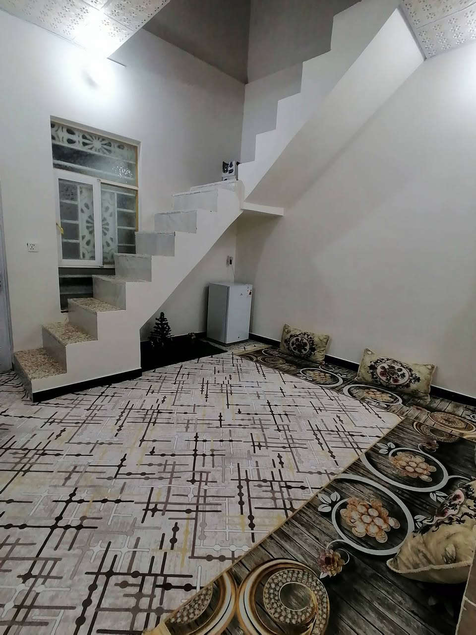 السلام عليكم
بيت ١٠٠متر للبيع خلف مجمع عماد سكر مقابيل الرادار

بي غرفه واستقبال ومطبخ وصاله وتخاريج عايز تشاريف

السعر ٣٩ وبي مجال

عرض الشارع ٧

الأساس حجر البناء ابلوك السكف عكاده

يبعد عن الشارع العام ١٥٠

***********
