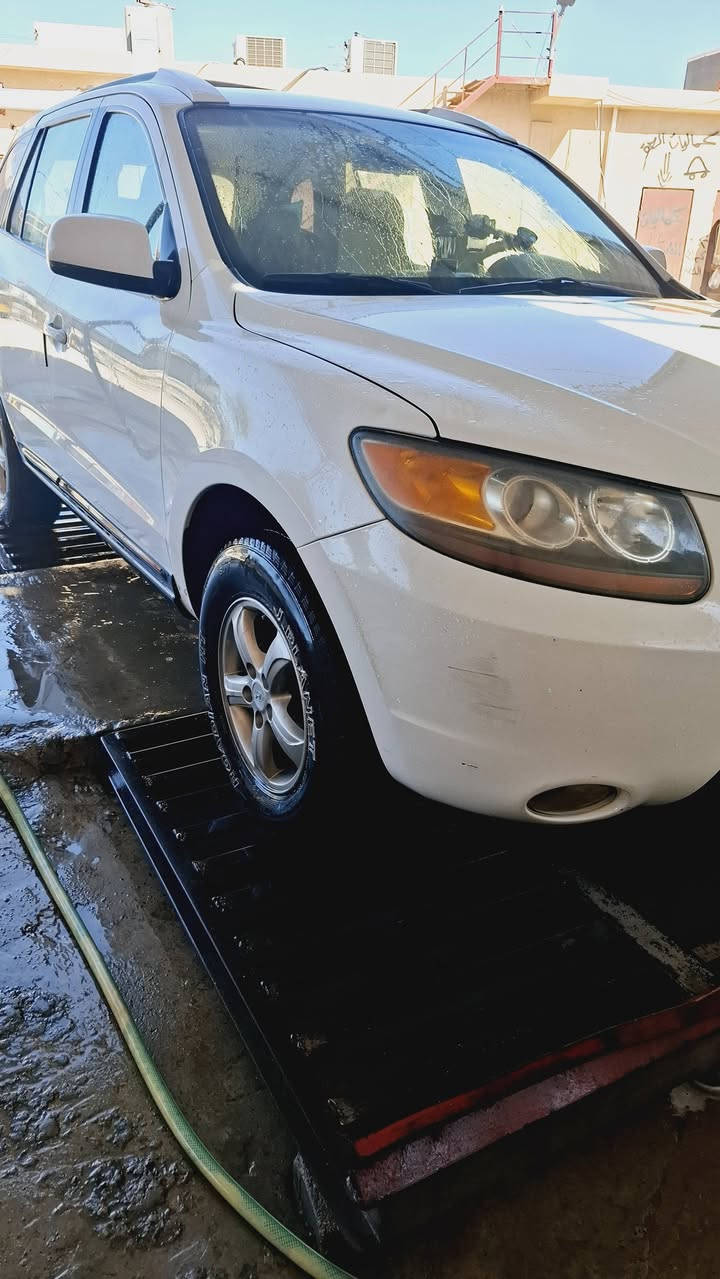 السلام عليكم للبيع سياره سنتافي 2007  جديده مال بيت ماشيه 140 الف كتلوك الشركه بيها محرك 6 سلندر 2700 مرغوب  دفع رباعي صدر امامي خلفي جديد كير محرك خير من الله كهربائيات كلها شرط تبريد ثلج تدفئه شرط شاشه وكامرا اصلي مكفوله كفاله من صبغ كلين قطره صبغ مابيها شرط الفحص  رقمها صلاح الدين دولي بااسمي تحويل مباشر السعر 130 وبيها مجال لشراي مكاني تكريت القادسيه ***********
