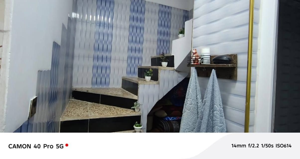 دار للبيع 100 متر مربع ركن بلدية داخل بل تمليك قرب مدرسة الأمام الزهري أو الملعب أو بازيخانة المشاعل 
يتكون الدار من غرفة نوم وهول وستقبال ومطبخ وصحيات 
موقع مميز و دار مرتب وقريب عل شارع 
السعر 60 مليون 
الأستفسار انتصل عل أرقام 
***********
***********
موقع المكتب قصر الريان حي عدن شارع التنانير قريب عل صيدلية اليمامة
