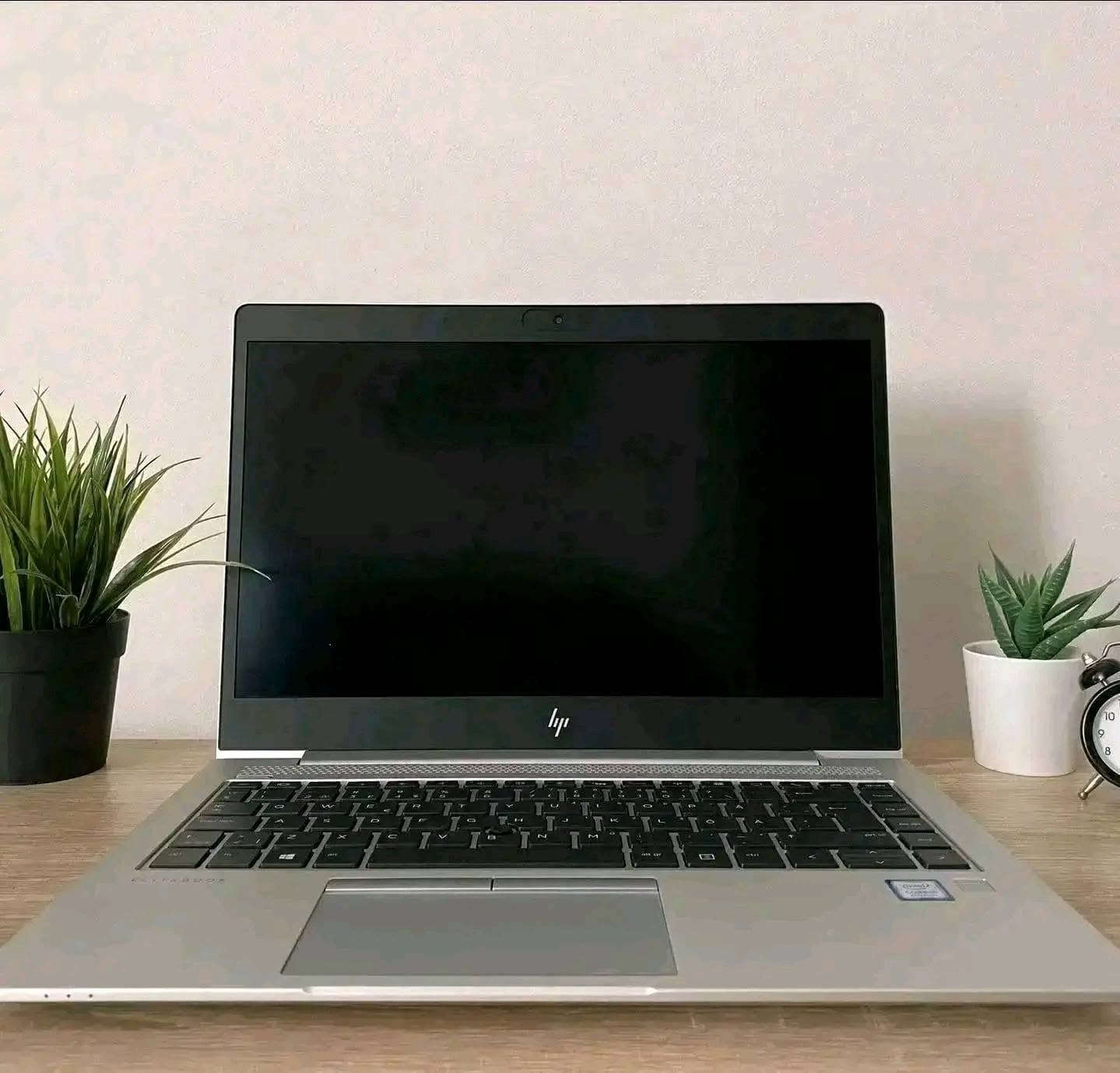 لابتوب hp Elitebook الشكل الحديث هيكل المنيوم الجيل الثامن للبيع 
الحاسبه سوبر سلم وهيكل معدني انيق جدا 
الجيل الثامن
المعالج core i5 الجيل الثامن
رام 8 كيكا DDR4
هارد 256 كيكا SSD
كرت الشاشه Intel Uhd 630 حجم 4 كيكا
الشاشه حجم 14 انج ضد التوهج 
باتري ليثيوم 6 خلايا  شحن سريع 65 واط والباطرية ممتازة
كامره دقة hd
 منفذ تايب سي و رام  وhdmi وباقي المنافذ   الحاسبه كلش نضيفه وحلوه
السعر 325 الف


**إذا كنت صاحب هذا الإعلان وتريد حذفه لأي سبب، رجاءا أرسل رسالة إلى الدعم الفني**