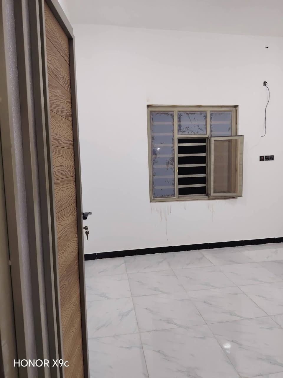 دار للبيع مساحه 240متر
العنوان بصره شط العرب جزيره اليوبه
يحتوى علـّۓ  
ثلاث غرف منام٣ ،،أسقبال،،صاله،،مطبخ
صحيات داخليه خارجيه،،كليدور مع كراج
تسليم مفتاح جاهز للسكن
خدمات كامله 
نوع طابو صرف زراعي باسم عراقي
السعر 85مليون بمساحه 240متر
للأسفسار📲
***********📞
***********📞

