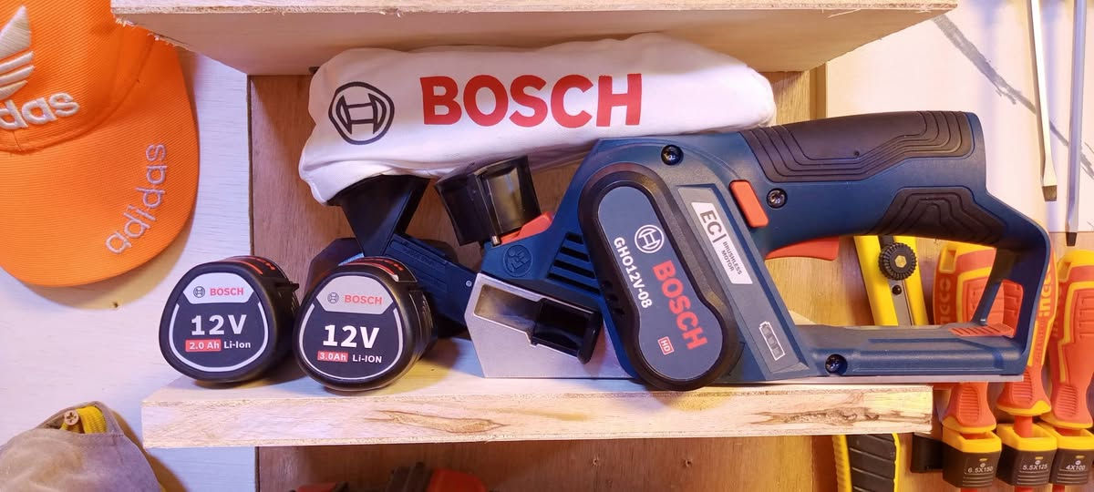 سلام عليكم
رنده شحن 12ڤولت 
بوش اصلي 
كامله بلكارتون معه ملحقاته
شاحنه
بطاريه عدد2
عنواني البصره عشار 
اي استفسار على رقمي واتساب فقط
***********
