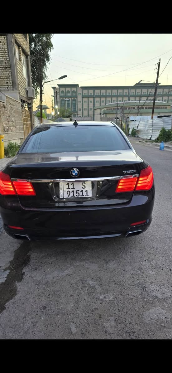 السلام عليكم 
Bmw f01 750ix 2011 فول مواصفات للاخير ما يحتاج اذكرها 
رقم بغداد تحويل مباشر 
بيها نواقص بسيطه جدا 
السعر ١٢٠ ورقه و بيها مجال 
***********
