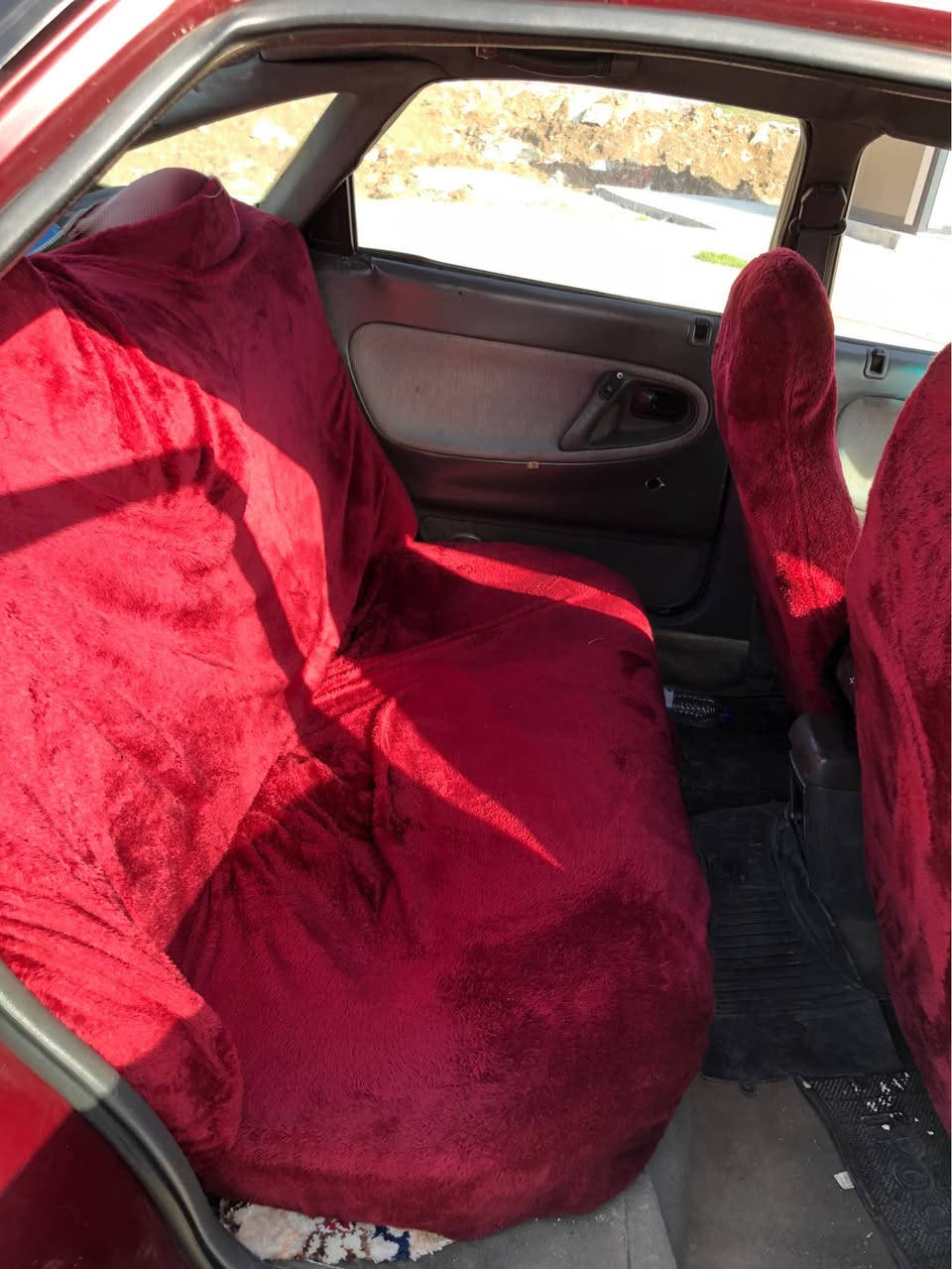 مازدا فاسۆلیا ١٩٩٢ ئاڕم پلاستیک وەکالەی لەگەڵدایە ئاڕم و ئەوەلیات بە شەرت بێ تەقەو ڕەقە گێڕو مەکینەی بێ عەیب بێ دەعم تەنیا دوو قرچی گچکەی هەیە سعریشی ٣٤ گەڵاو معامەلەیەکی زۆر کەم 
*********** ناونیشان ڕانیە رانية, السليمانية
