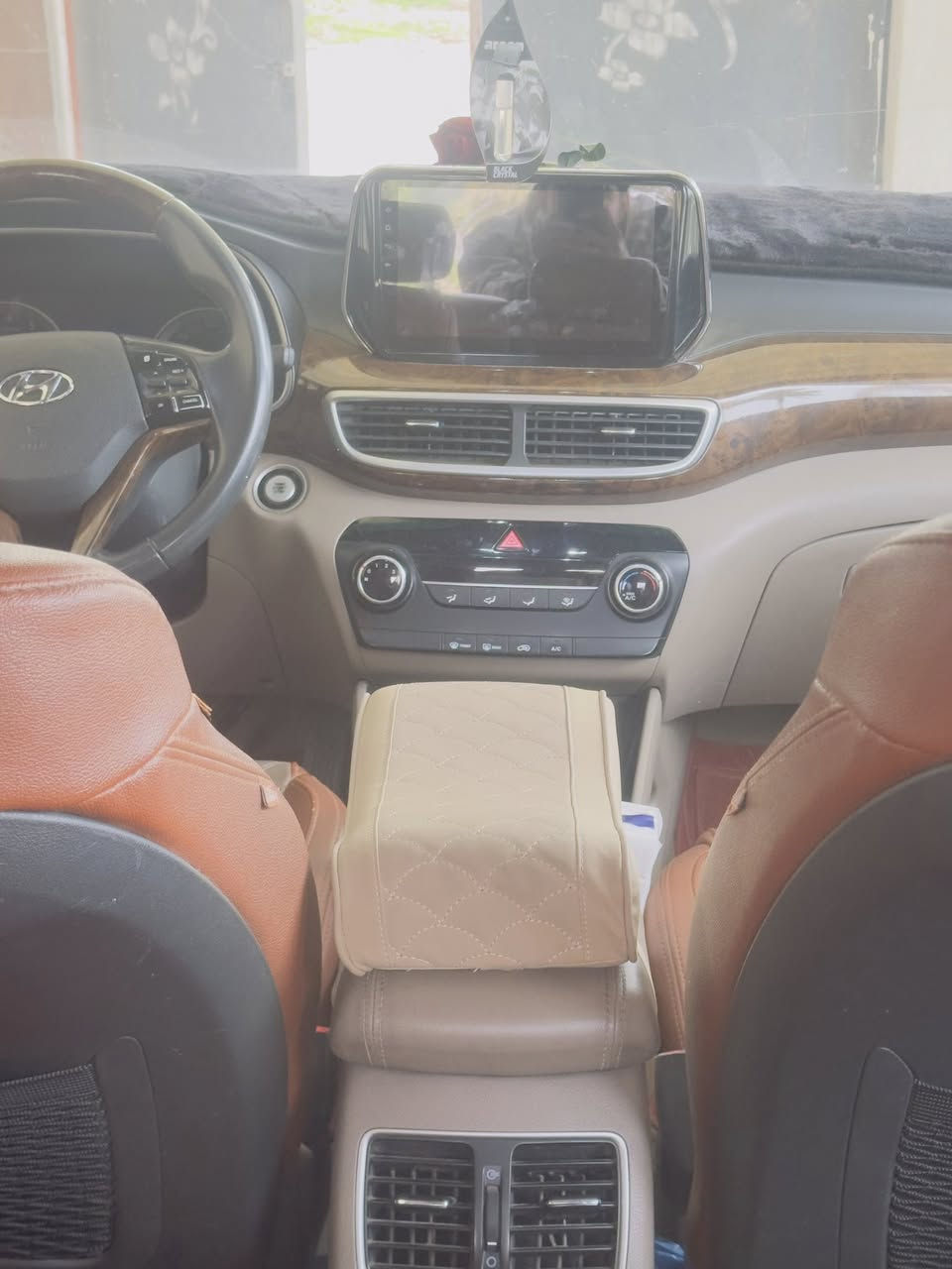 سلام عليكم 

توسان 2019 
️ سقف بانورامي + فتحة سقف
✔️ شاشة
✔️ حساسات أمامية وخلفية
✔️ بصمة / دخول ذكي
✔️ مقاعد كهربائية
✔️ نظام تكييف أوتوماتيكي
✔️ مصابيح LED / زينون أمامية
✔️ كاميرا خلفية
 شركة الكاصد✔️
✔️كشنات كهربائية

سيارة جاهزه ربع متخلي عليها 
بدون ضرر مكفووله
عدا رصعتين صغار كلش ممبينات

مكاني ديالى
 
#***********
