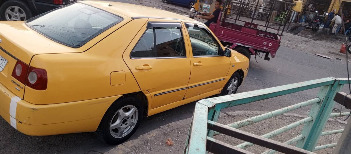 ري كوين ٢٠١٠ بأسمي رقم انكليزي مصفره 
‏محوره كير 
‏ومكينه كورلا لاتنقيص ولاتبخير  تبريد شغال 
‏تخم تاير السياره عارضها ب25 وبيها مجال قليل 
***********
