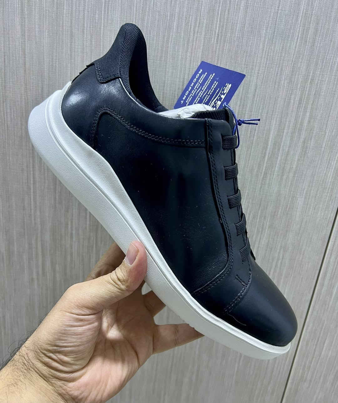 حذاء رجالي Rockport جديد وكالة

الحذاء مصنوع من جلد طبيعي 100% بلون اسود أنيق، مع تصميم عصري ونعل مريح جداً مناسب للمشي والاستخدام اليومي.

المواصفات:

 • الخامة: جلد طبيعي
 • اللون: لون اسود
 • المقاس:  43
 • مزوّد بتقنية STEP ACTIVATED

السعر 125 الف ، تواصل خاص
او واتس اب
***********

