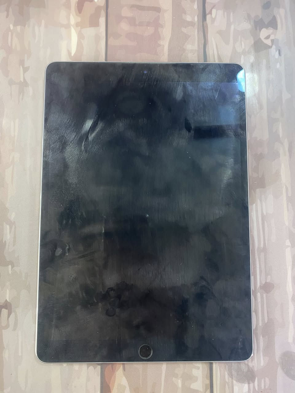 أسلام عليكم ايباد 10 برو ذ٢٥٦ بصمة اصبع كلشي شغال ممبدل بي شي مكفول من كلشي شرط النضافه سعر ٥٢٥ وبي مجال مكاني كربلاء  للاستفسار ***********
