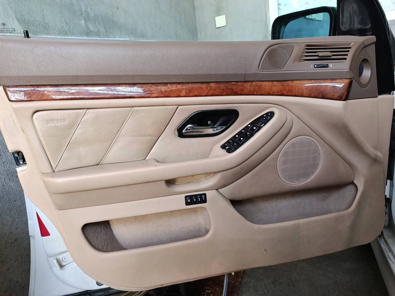 BMW e39 M5
دوبەی بڕاوە بڕاوە ❌
مۆدێل 2003
مەکینە 525i دەبڵ دیجیتەڵ 
فول فول قەپات مواسەفات 
ناو زەرد / کوشن کاربای
سەیارەیەکی پاک وجوانەبێ مەسرەف
جڵد / هیتر / سلاید  / شاشە 
سەیارەک بێ بۆیاخ بێ لێدراو 
سعر (50)گەڵاو مەجاڵێکی برایان 
شوێن :قەڵادزێ 
‌☎️***********

