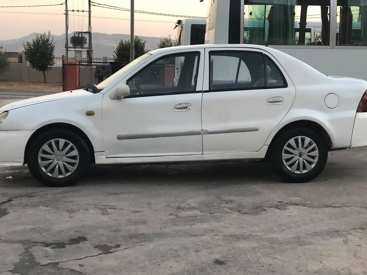 جيلي سي ك  موديل 2009 گيرو مةكينة بةشةرت دو پارجة بؤياغ سةيارةكة تا بلئي جائزةو بئ مةسرةفة سعر 35 مةجاليكي كةم ژ م ***********  /***********. أربيل, العراق
