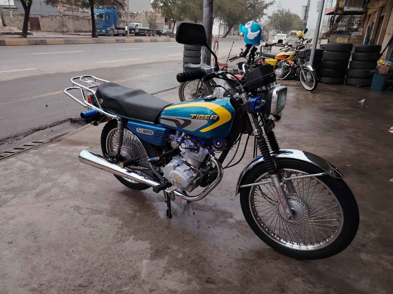 تايكر ١٨ محرك معمر بستن شرط المحرك أخرس شلعه ومعدل كهربائيات كله شغاله مابيه اي نقص الماطور كله شرط العنوان حي البكر بعد جامع البديع رقم تلفون *********** بيه واتساب اخوان خاص مارد واتساب أو اتصال عله الخط السعر ٤٠٠الف وبيه مجال
