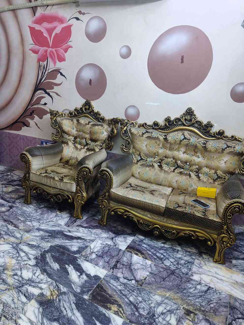 تخم ملكي للبيع سعره 250وبي مجال للاستفسار الاتصال على الرقم ***********
