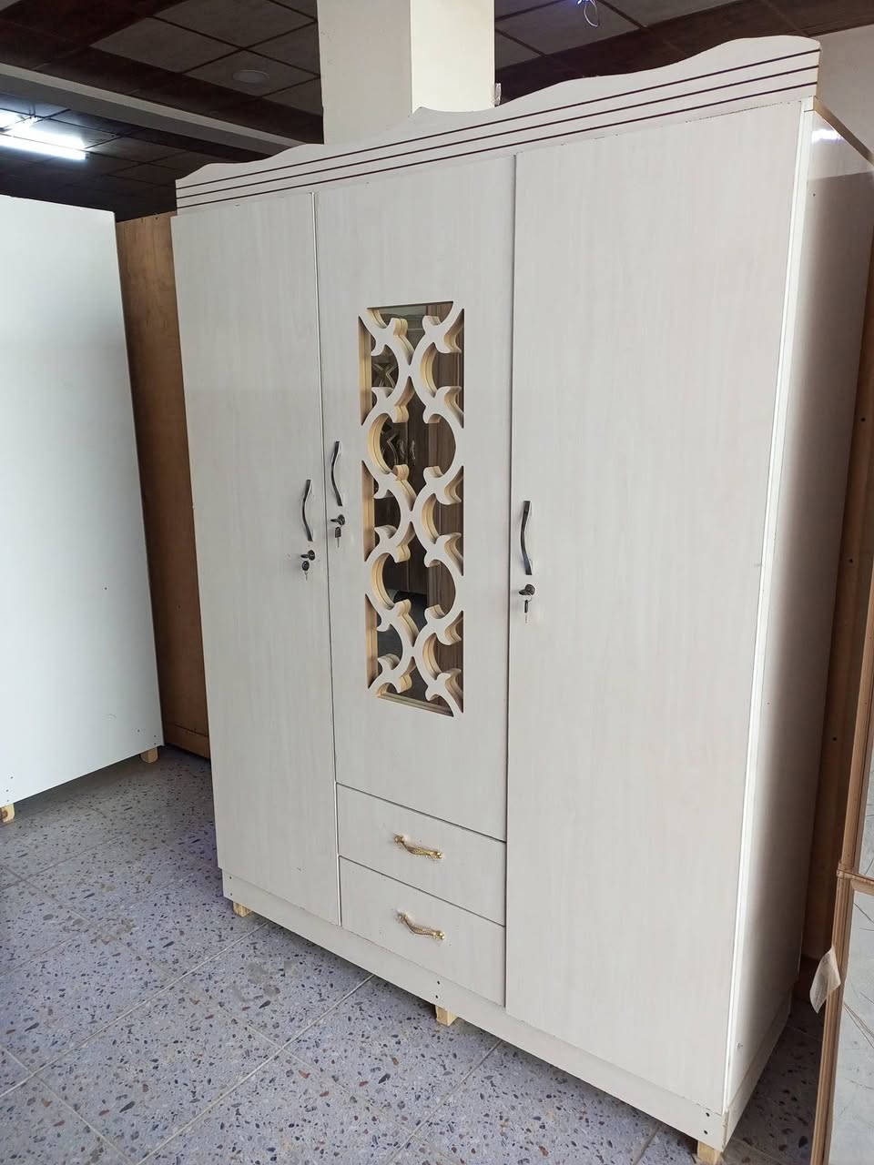 العنوان كركوك معرض يونس نجار للاستفسار ***********
