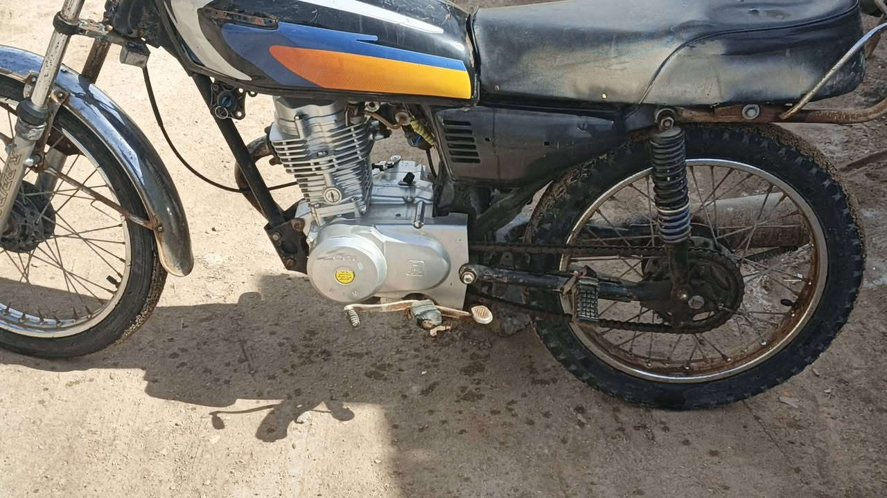 سلام عليكم شباب دراجه ادوات  نضيم والله  يرادله ترتيبات قليله السعر 250  *********** المكان البصره الدير الزريجي
