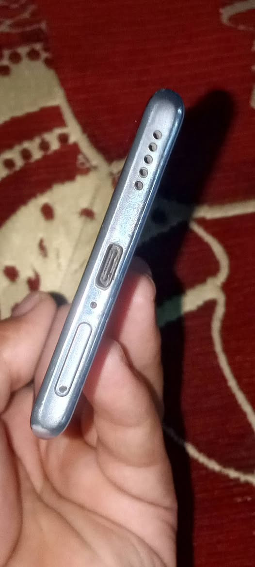 سلام عليكم عندي هونر x9a ذكره 128 ريده السعر قفل 210 مابيه مجال قفل بس شراي يوصل الواتساب *********** لا يوجد توصيل مكان بغداد الرضوانيه شرقيه
