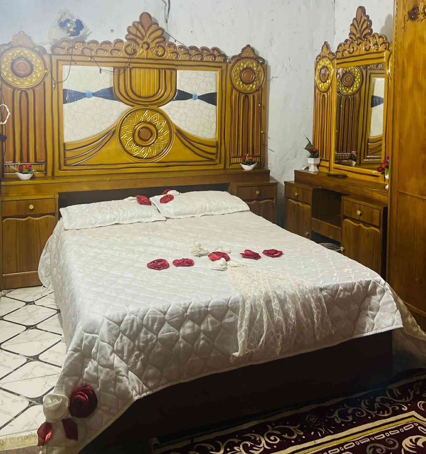 السلام عليكم غرفه نوم للبيع صاج شغل عراقي مستعمله تقريباً 3 اشهور جديده السعر 900 / استفسار حول رقم الهاتف/. *********** بي واتساب.
