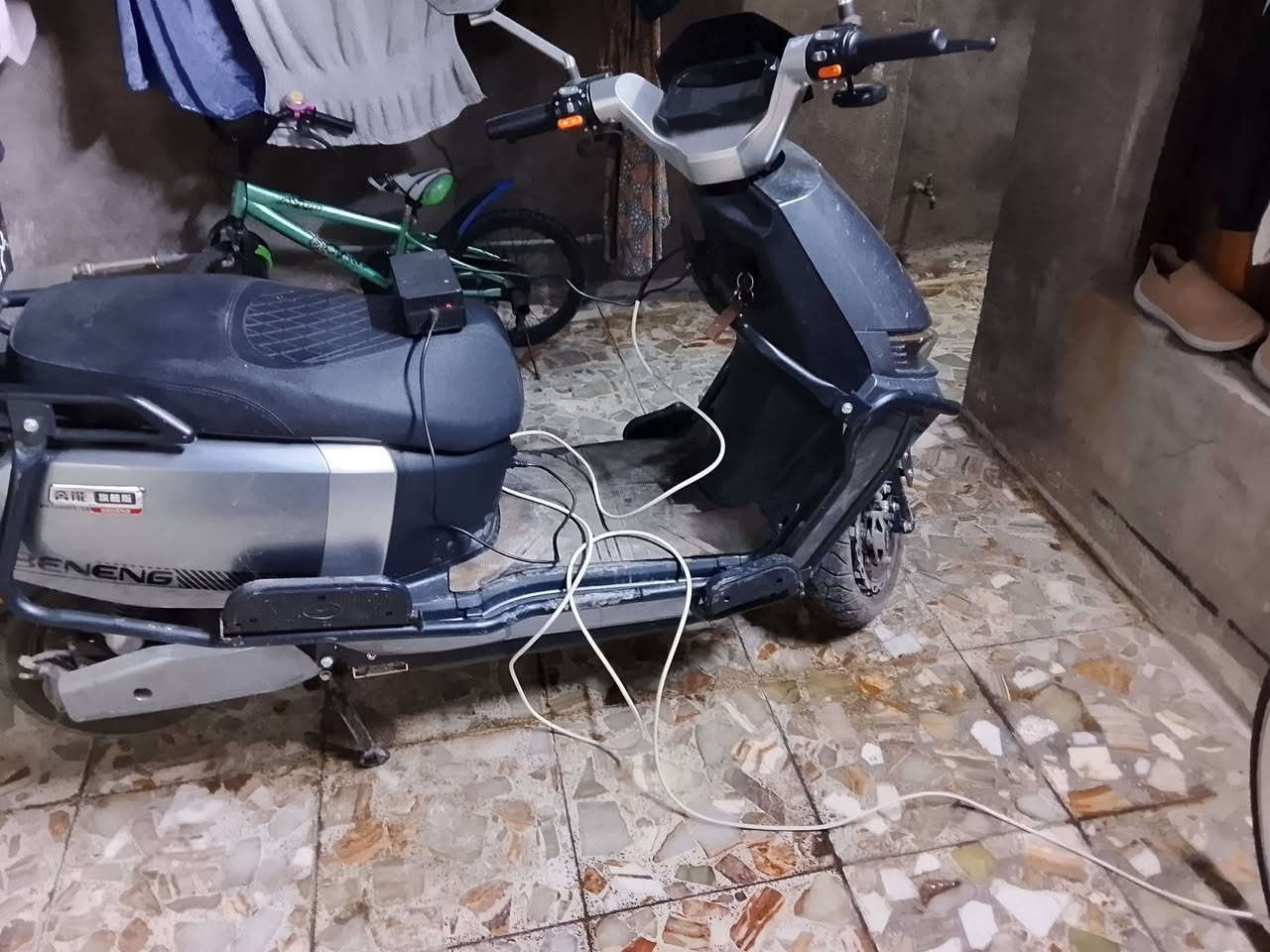 للبيع فول على اخر حبة 6 بطارية كبار جديده صار 4اشهر من ماخذها خير من لله السعر 750عنواني الدورة ***********
