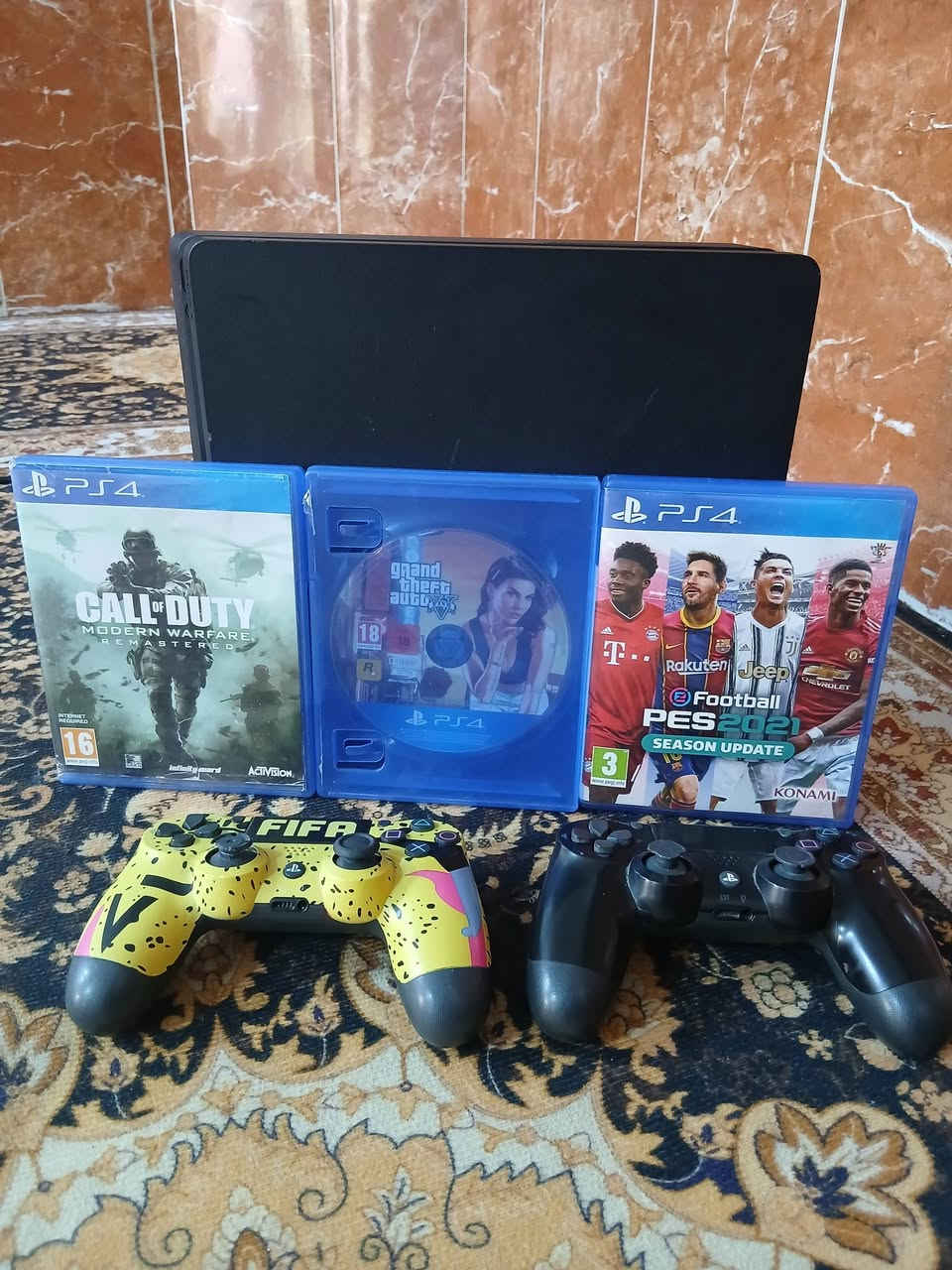 السلام عليكم ورحمة الله وبركاته
عندي بلي فور اون لاين سلم نضام 13.2 
الجهاز نضيف وما مفتوح 
انطيك شرط الضمان هم
وبي حساب همين تكدر تنزل من خلاله العاب 
ويجي وي البلي الاقراص (جي تي اي. بيس21. كال اوف ديوتي)  وانطي بالأقراص ضمان همين 
بالنسبه للجوستكات  فقط السوده الاكس بيهه يشكل  والثانيه ما بيهه شي

السعر 325هو والاقراص وبي مجال 
بدون الاقراص 240


**إذا كنت صاحب هذا الإعلان وتريد حذفه لأي سبب، رجاءا أرسل رسالة إلى الدعم الفني**