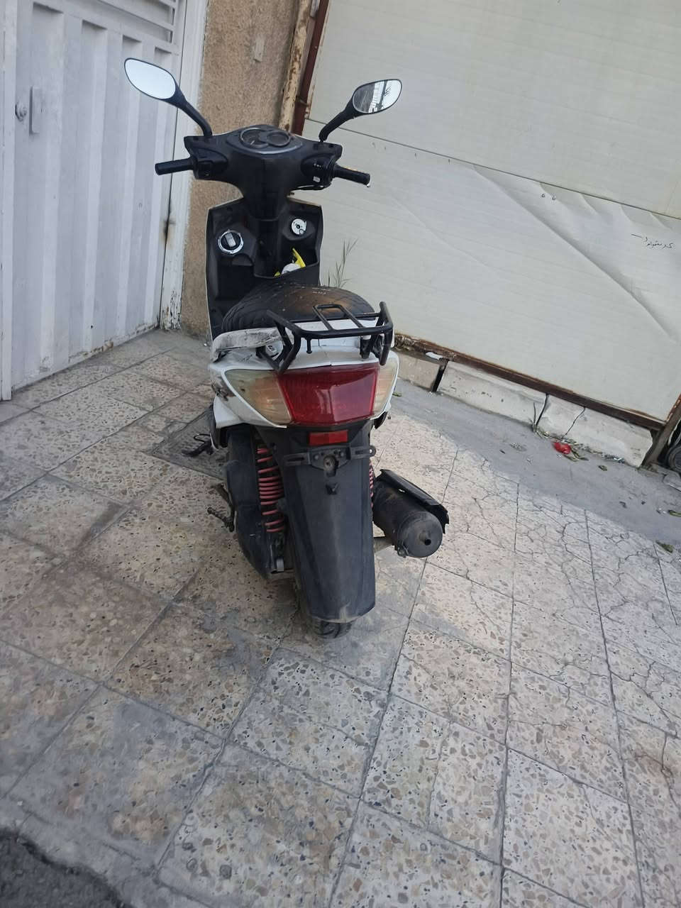 السلام عليكم دراجه سكنس فحل للبيع نوزل الدراجه قبل شكم يوم سويتله إدامه من الفيت بم و النوزل و الكلجات و التأيرات الخلفي عالي مال فورزه و الامامي جديد 
العنوان حي الجامعة
السعر 700وبيها مجال
الرقم ***********
