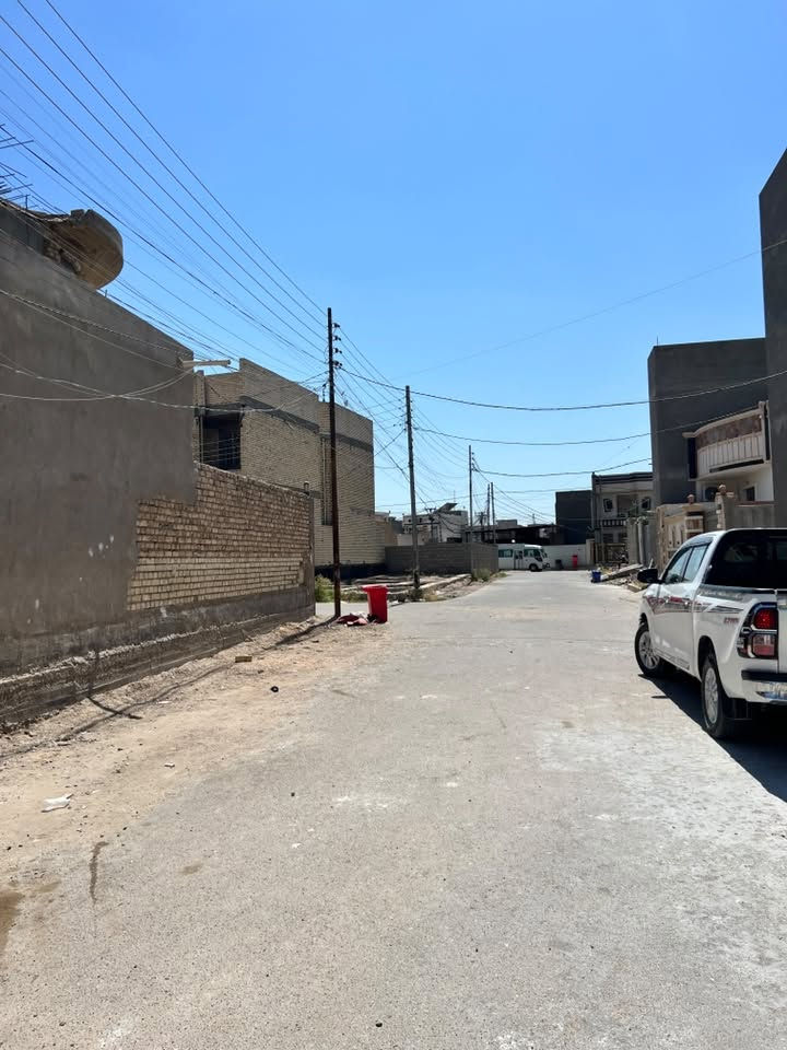 يالله 

دار للبيع 

في الأنبار فلوجة جغيفي الثاني مربع جامع ذكر الحكيم خلف جامع ذكر الحكيم ومدرسة ذكر الحكيم 

مساحة 150 متر 
واجهة 7،5 والنزال 20 
بناء طابوك سنة البناء 2017
بيت مرتب 
نقصة ستارة وسراميك الأرضية فقط بيتونة كاملة
بيت طابق واحد يحتوي علا 
ستقبال مطبخ صاله غرفة نوم مناور صحيات حمام وكراج سيارة 
شارع 10 تبليط 
موقع البيت كلش مرتب وخدمات كامله ماء كهرباء اسواق مدرسة جامع منطقة مفولة خدمات 
وقريب علا سكة القطار يعني بينا وبين لاند سكيب 10 دقايق مشي 
صنف العقار طابو زراعي سند 25
والأرض بچر مو دفن

للأستفسار والمعاينة الأتصال علا الأرقام

***********

***********

#السعر78مليون
