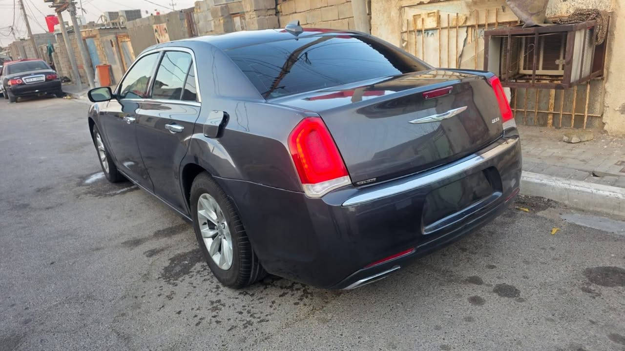 السلام عليكم للبيع كلايسلر اوباما S موديل 16 مسجل 17 S فول مواصفات بجم عريض غرفه S فتحه كشنات جلد كهرباء تدفئه تبريد تشغيل عن بعد مكينه 6سلندر مكينه وكير كفاله حداده وتبريد وتخم تاير ويل بلاد حادث جاملغ مبدل وجاملغ بي بارد بسيط رقم بصره انكليزي تحويل ثاني يوم السعر 148 المكان البصرة للستفسار *********** البصرة, العراق
