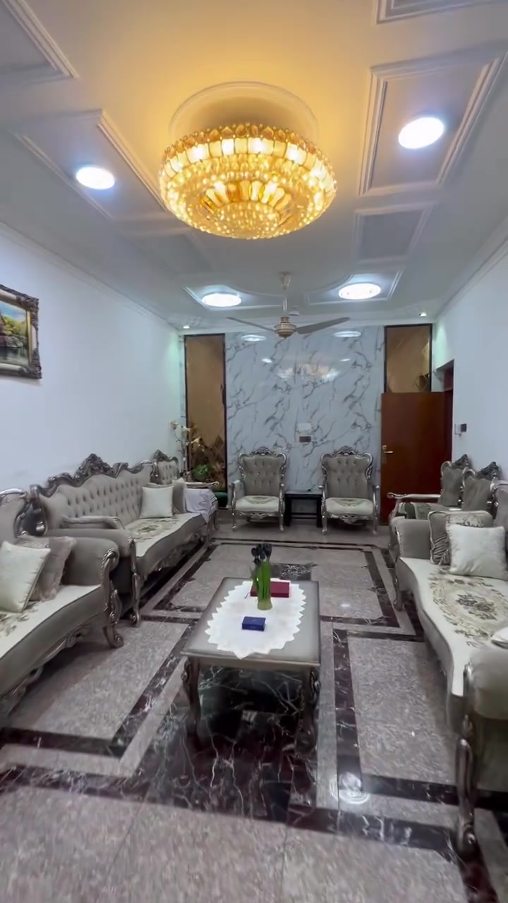 دار للبيع
المساحه الكليه 270م
الوجه 13.50 والنزال 20 م
بناء جديد
نوع البناء : حجر  
طابقين 

غرف نوم عدد 4 
إِستقبال ، هول ، صاله ، مطبخ ، حمامات (2)داخل وخارج وحديقه صغيره وكراج شارع 10م 

الموقع : الرمادي التأميم 30 تموز القادسية الأولى قُرب رُكن المدينة .

للإِستفسار الأتصال على الرقم : ***********
