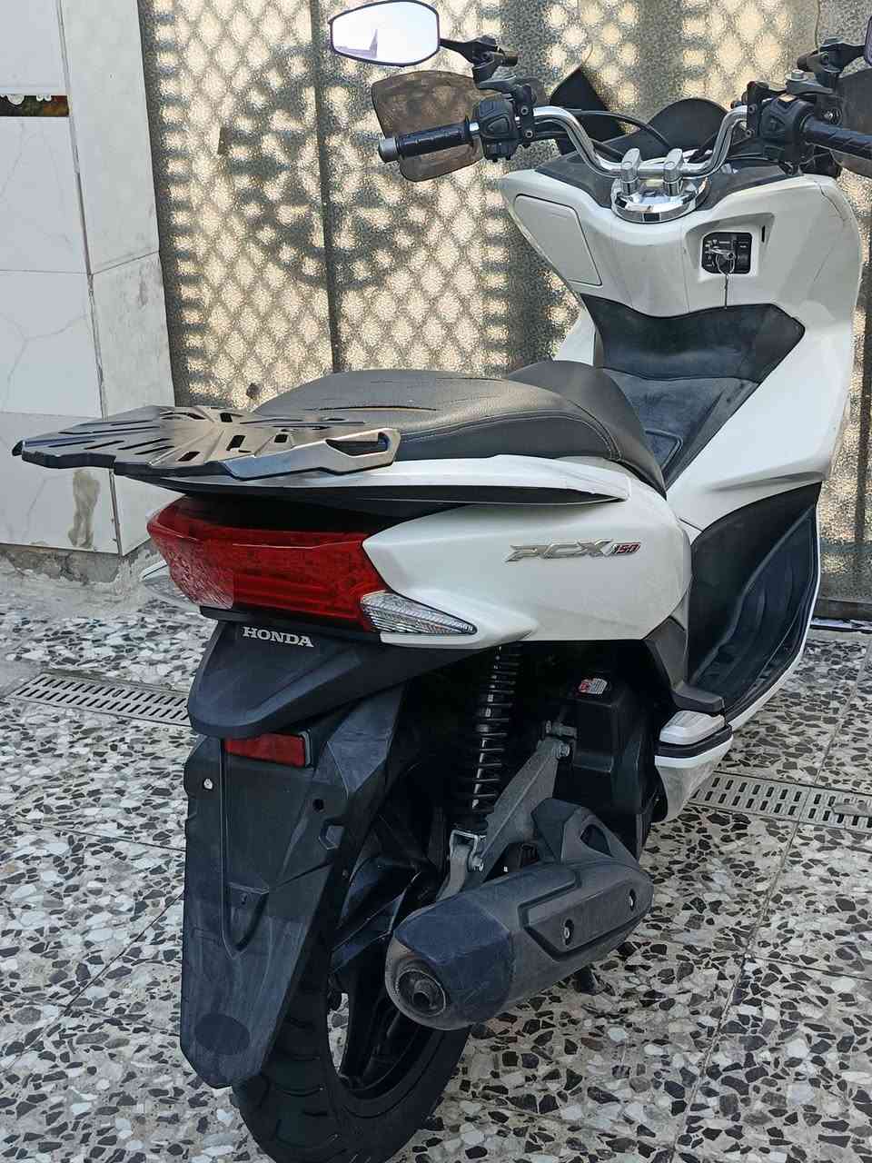 سلام عليكم بي سي اكس جيل الثاني 
كي اف مكينه 150 مكفولة كفاله عامه
ماشيه 18الف جامه طويلة جفوف اصليه 
مري عكرب حساس زدحام ستان كهربائي
دراجه فول شلعه معدل خير من الله 
سكن بغداد حي النصر  ***********
