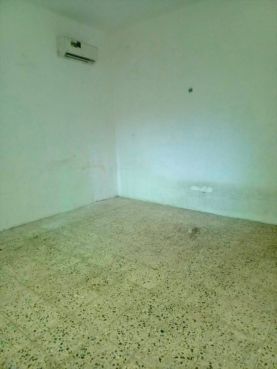 بيت للايجار حي ميسان  منطقه 31 خلف السوك مباشر مساحه 65متر طابقين يحتوي على غرفه وصاله ومطبخ وصحيات وفوك غرفه وصاله سعر الايجار 250الف كل شهر بشهره 

للاستفسار والمعلومات الاتصال بنا *********** 

او مراجعه مكتب ألروان للوساطه العقاريه والمقاولات العامه 

عنوان المكتب حي ميسان ع الشريط قرب صيدليه الشراع 

عندك بيت عرصه للبيع راسلنه وات ساب وتدلل
#النجف #الكوفة #حي_ميسان #عقارات #ايجار
